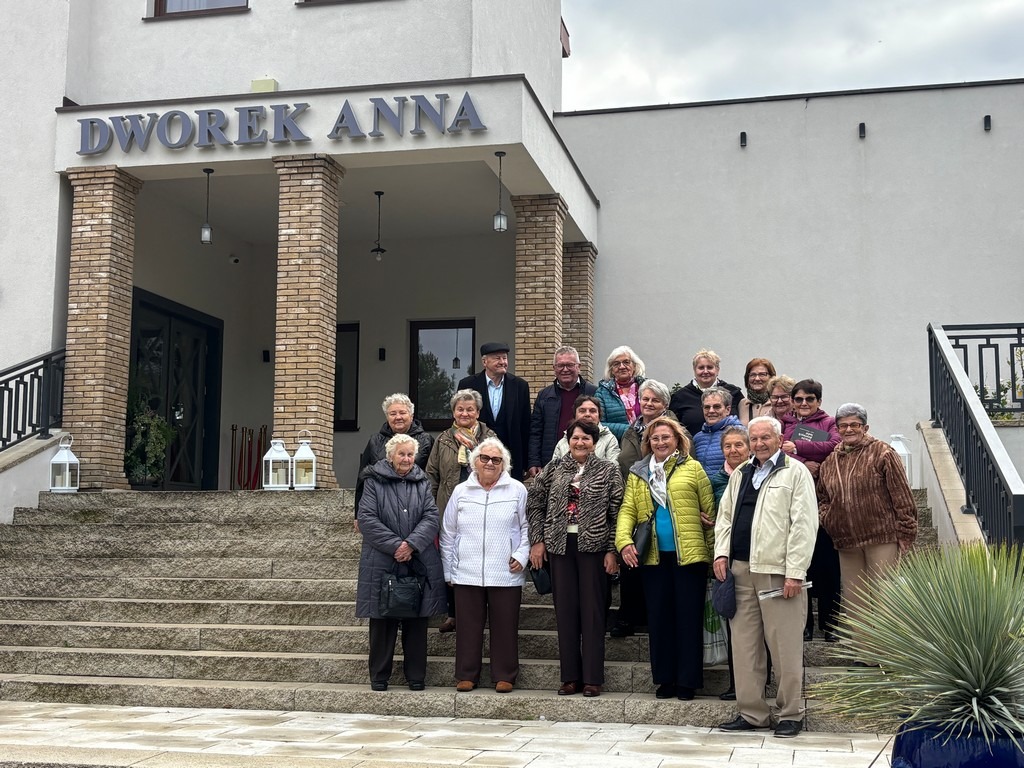 Dojrzała jesień pełna blasku – Seniorzy z Rzeczniowa na Radomskim Forum Seniora!